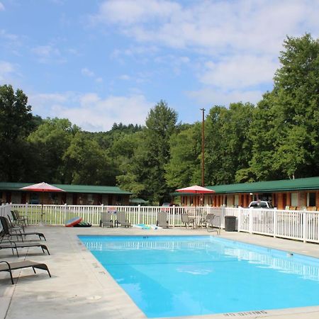 Two Rivers Lodge Bryson City Exterior photo